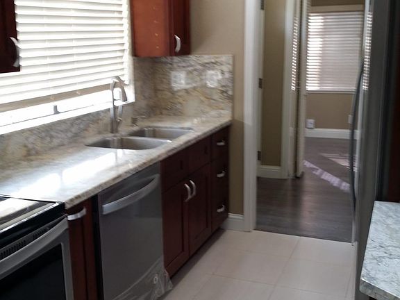 Soft closing brand new cabinets and AEK.