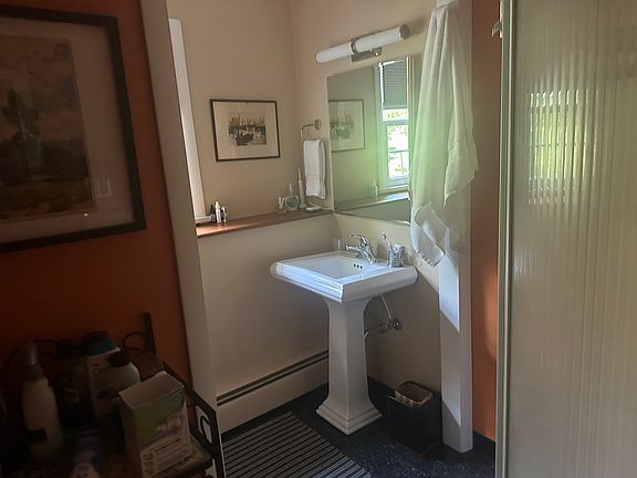 5th image of 5 Bayview Dr Unit 1