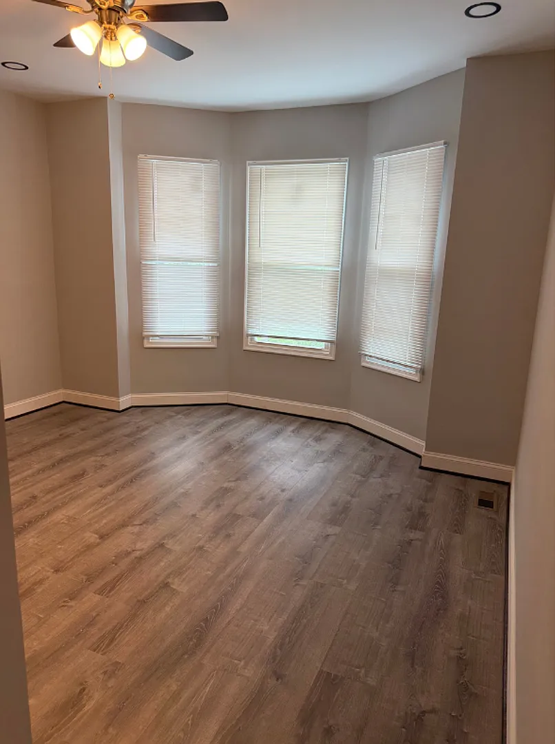 615 N Rosedale $800 Available (Private Bath) — Photo 2