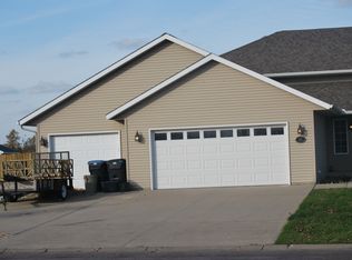 412 Grayhawk Dr, Mankato, MN 56001
