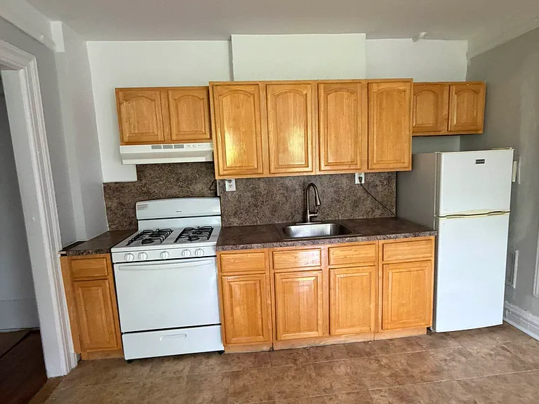 9 Seaman Ave #F — Photo 4