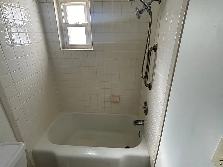 1404 Russell Ave — Photo 9