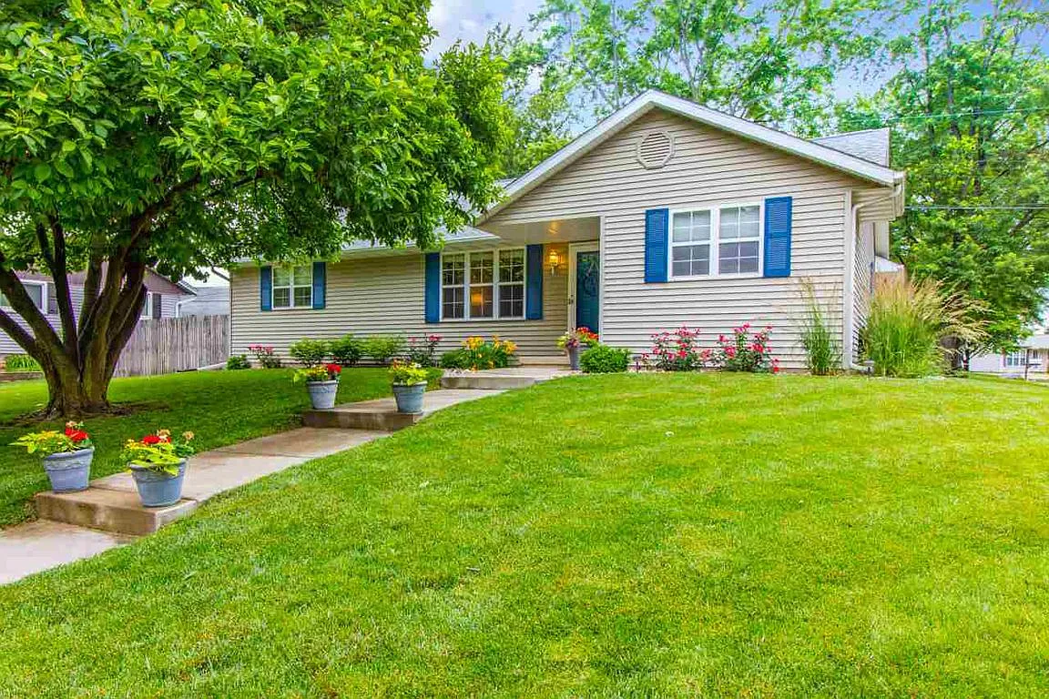5215 W Mahark Ln photo 1