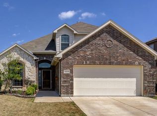 10904 Middleglen Rd, Fort Worth, TX 76052