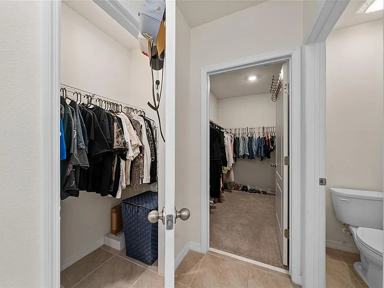 687 Griffon Ave — Photo 16