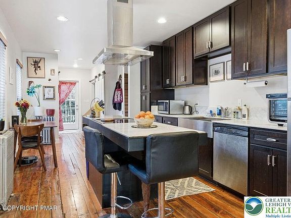 3rd image of 109 West Broadway
