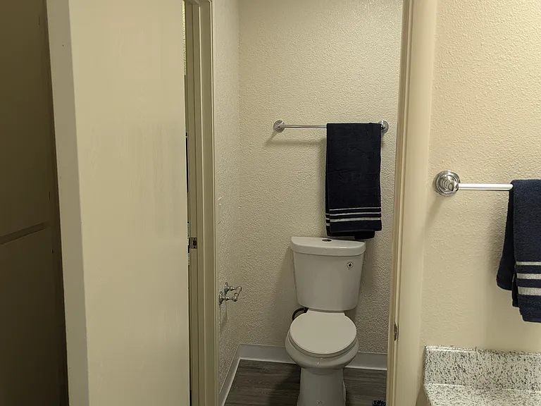 Willowcreek Apartments — Photo 8