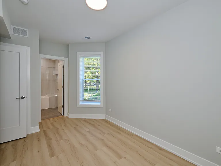 2127 S Marshall Blvd #1 — Photo 16