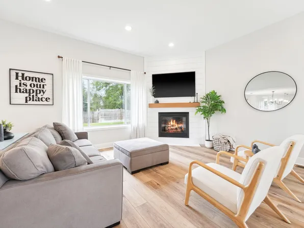 501 Pebble Rd N, Champlin, MN 55316