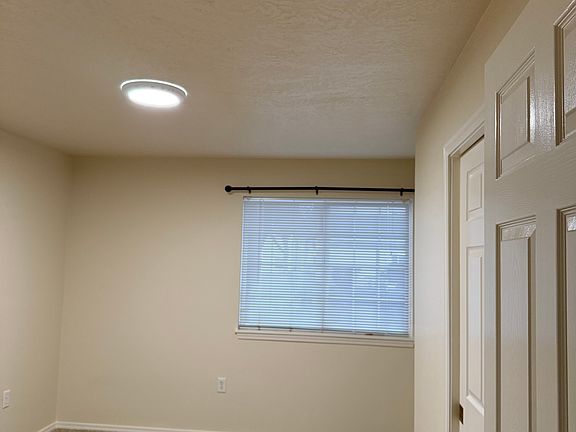 5th image of 6211 W Douglas Ln #102