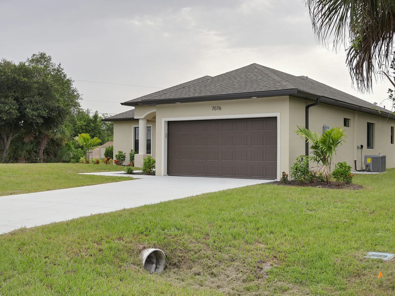 3 bed, 2014 sqft, $2,400 — Photo 3