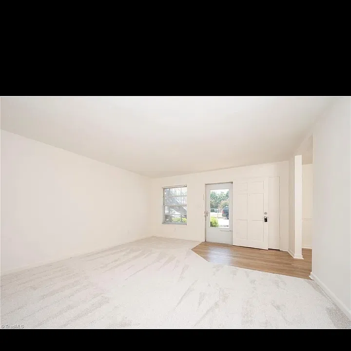 11'5" X 13'7" LIVING ROOM