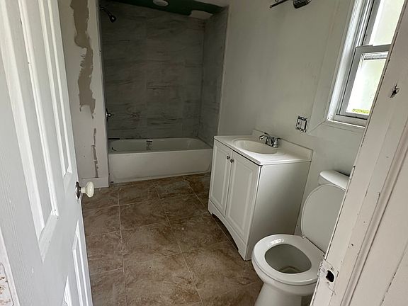 4th image of 797 Passaic Ave #2L