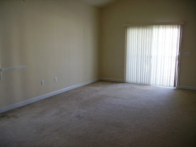 Special! 2 Bedroom/2 Bath Condo In Heatherstone - 1/2 Half Rent 2nd Month — Photo 2