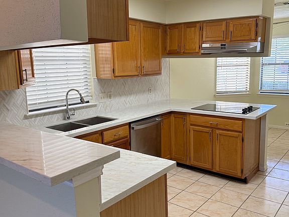 5th image of 10555 Walnut Glen Dr