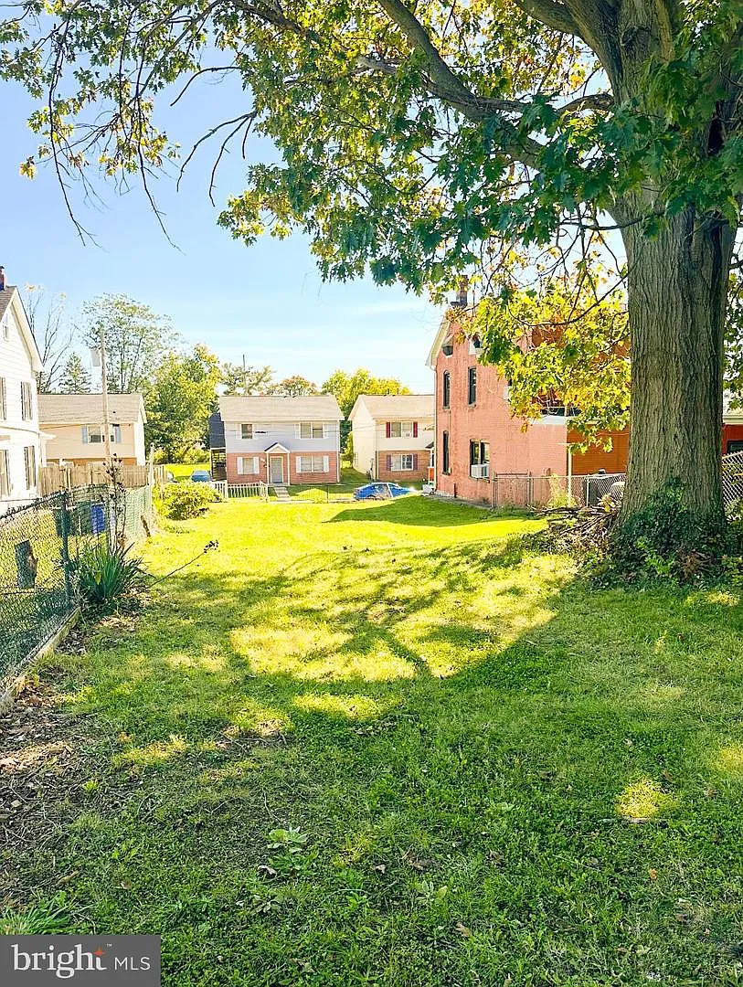 747 Spruce St photo 1