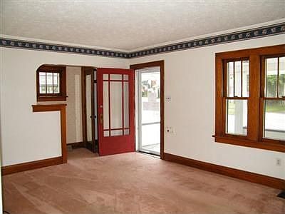 2nd image of 513 E Archwood Ave