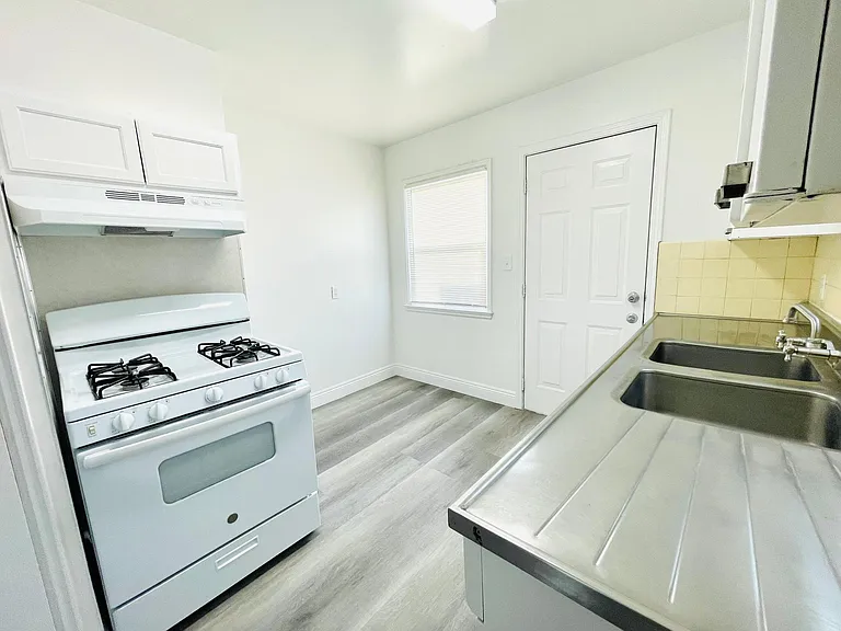 2112 E Peralta Way — Photo 4