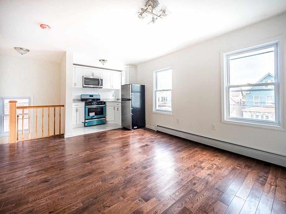 5th image of 11163 42nd Ave Floor 2