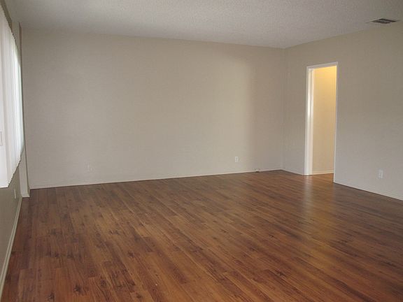 4th image of 266 S El Molino Ave APT 33