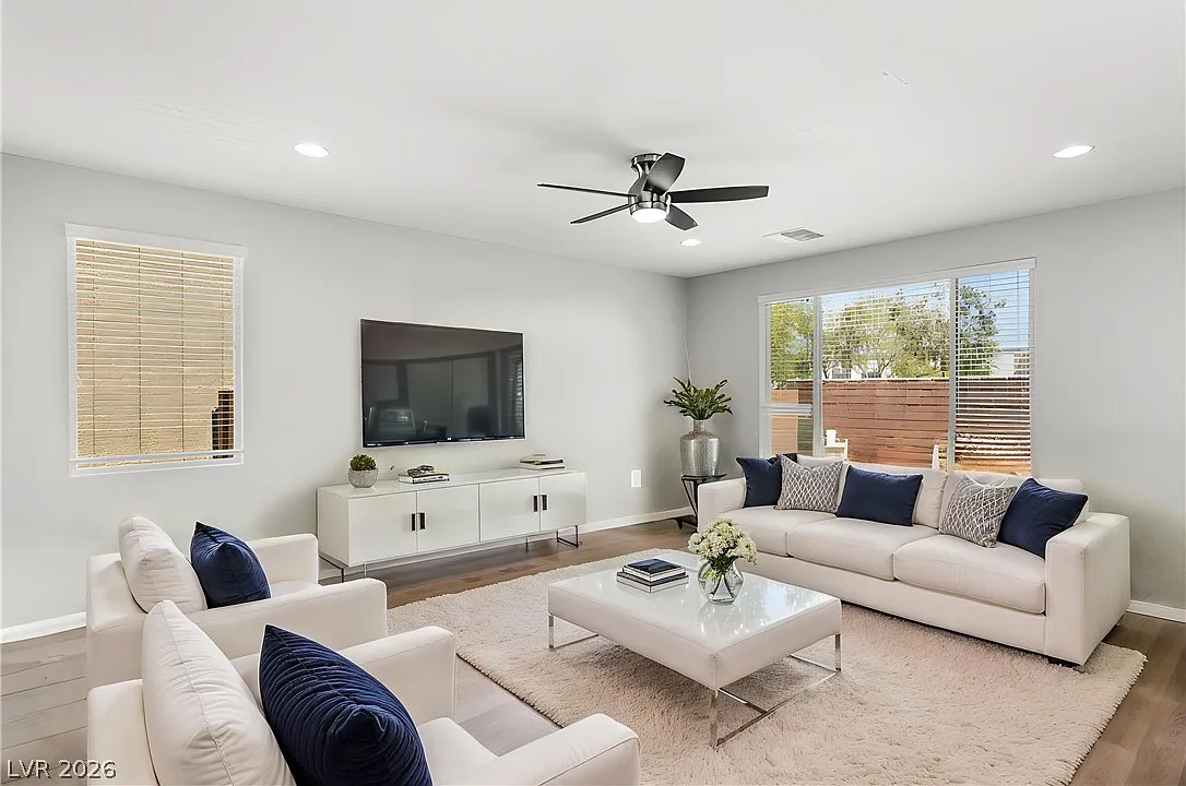 3 bed, 2.5 bath, 2376 sqft, $2,700 — Photo 4