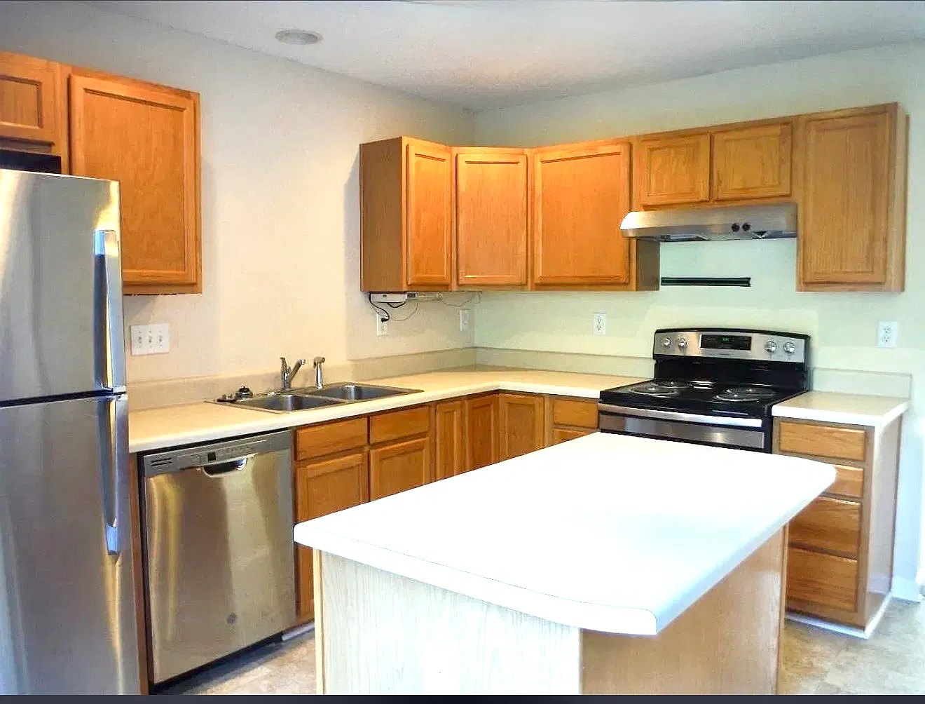 University Area Townhome — Photo 4