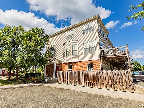 3rd image of 7470 Pebble Lake Dr