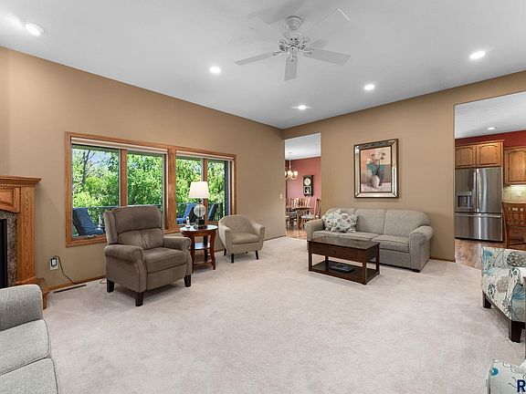 5th image of 608 N Riverwood Cir