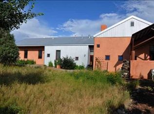 575 Range Rd, Taos, NM 87571