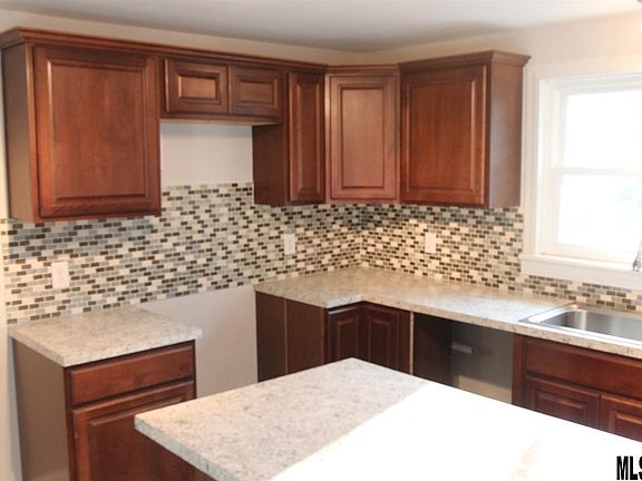 4th image of 66 Whites Hollow Dr