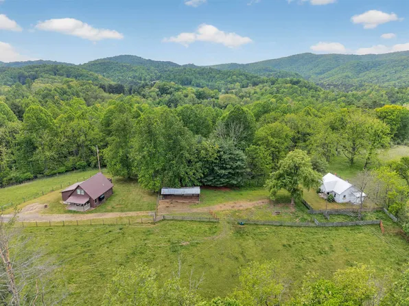2875 Sylvatus Smith Rd, Hillsville, VA 24343