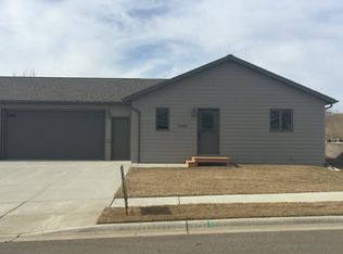 2429 Prairie Oak Dr., Dickinson, ND 58601