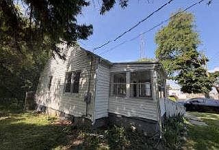 2nd image of 715 W Holmes Rd