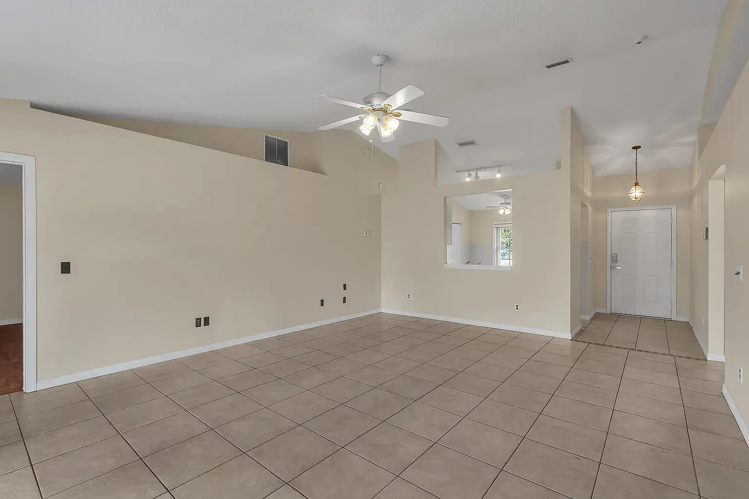 3 bed, 1356 sqft, $1,650 — Photo 3
