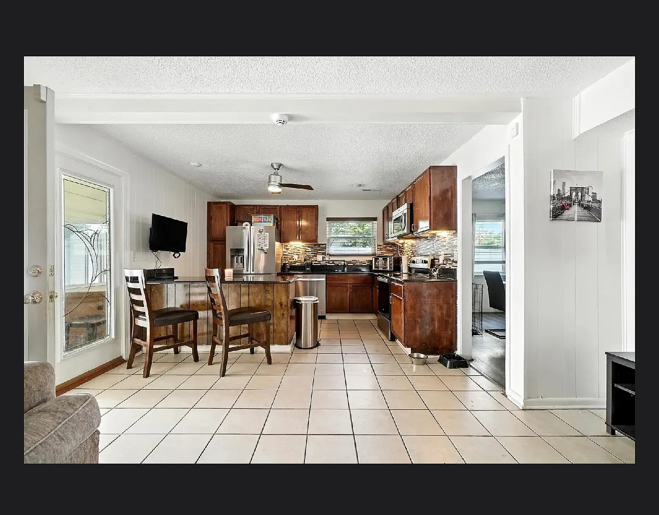 4 bed, 2100 sqft, $3,200 — Photo 4
