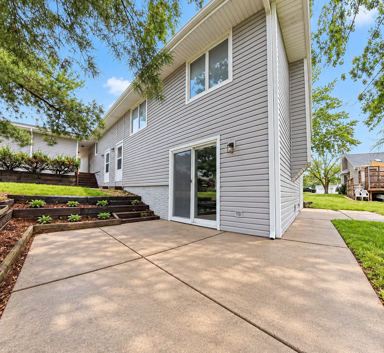 3 bed, $1,899 — Photo 2