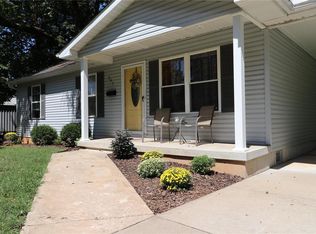 207 3rd St, Farmington, MO 63640