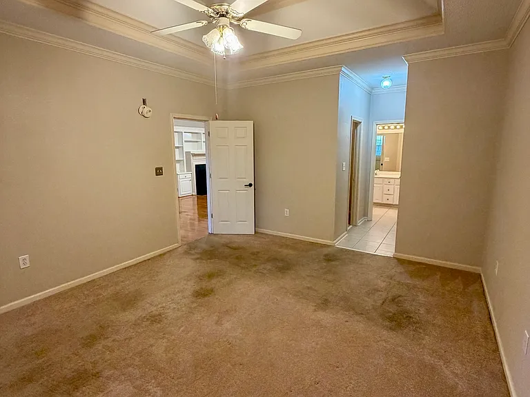 213 Carrington Ln — Photo 32