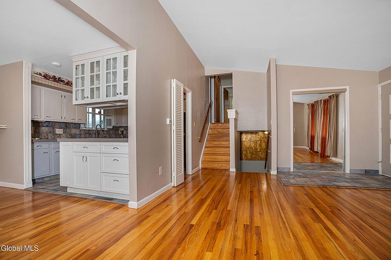 3rd image of 104 Orlando Avenue
