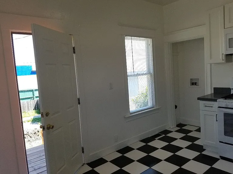 230-234 Arkansas St — Photo 11