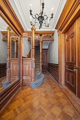 Building, photo 1
