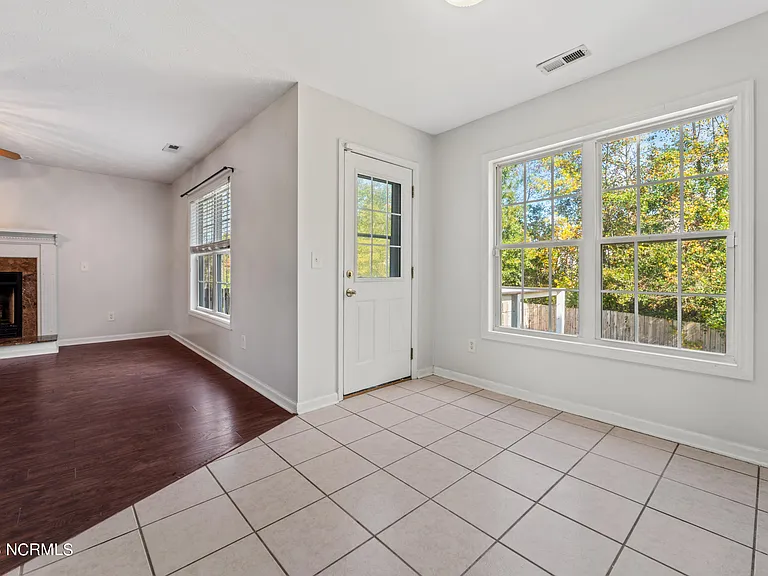 172 E Ridge Ct — Photo 6