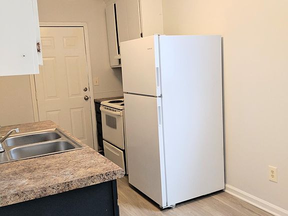 4th image of 206 S Plum St #A
