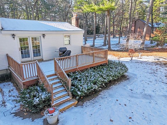 5th image of 40 Maureen Dr