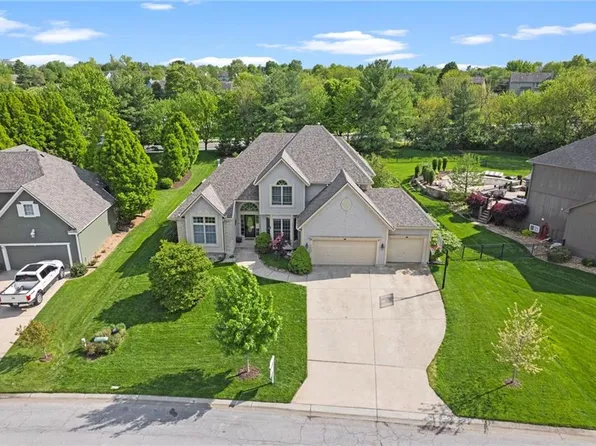 2413 SW Winterwood Ct, Lees Summit, MO 64081