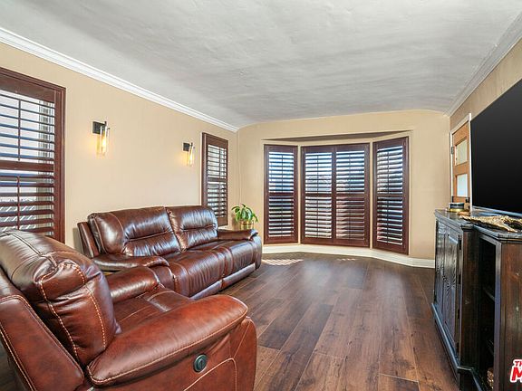 4th image of 7815 S Halldale Ave