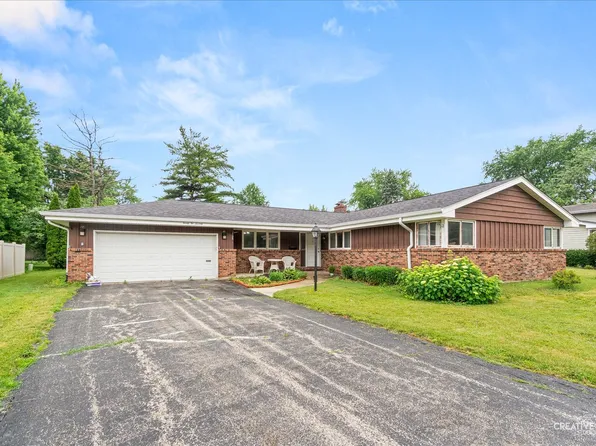 2270 Sans Souci Dr, Aurora, IL 60506