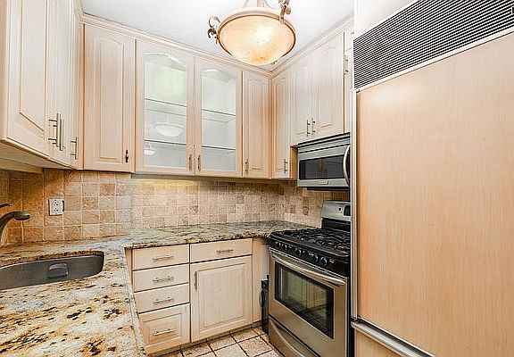 5th image of 1437 3rd Ave APT 6B