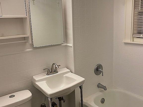 2nd image of 473 Sloane Ave