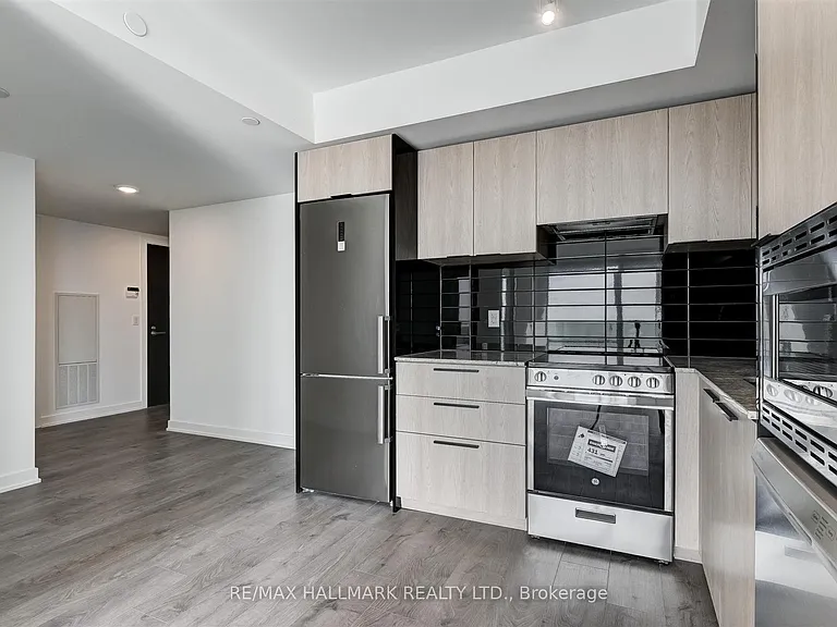 501 Yonge St #5212 — Photo 8